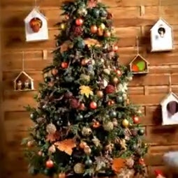 árvore de natal com decorações