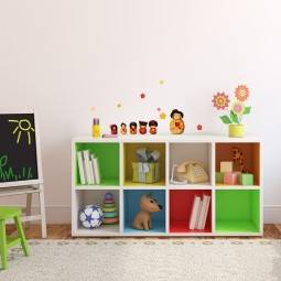 Conjunto de móveis num quarto de criança