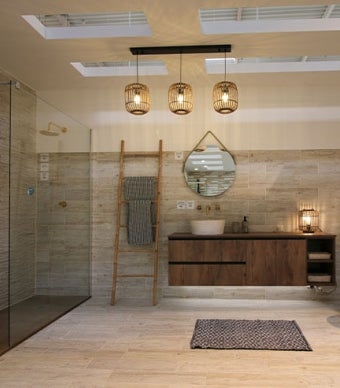 Ambiente de casa de banho da loja Leroy Merlin Funchal