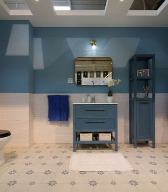 Ambiente de casa de banho da loja Leroy Merlin Funchal